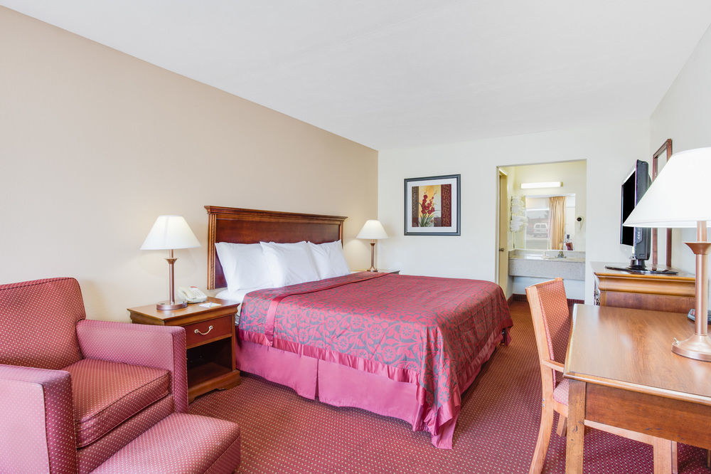 Days Inn By Wyndham Честер Экстерьер фото