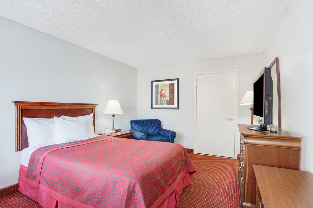 Days Inn By Wyndham Честер Экстерьер фото