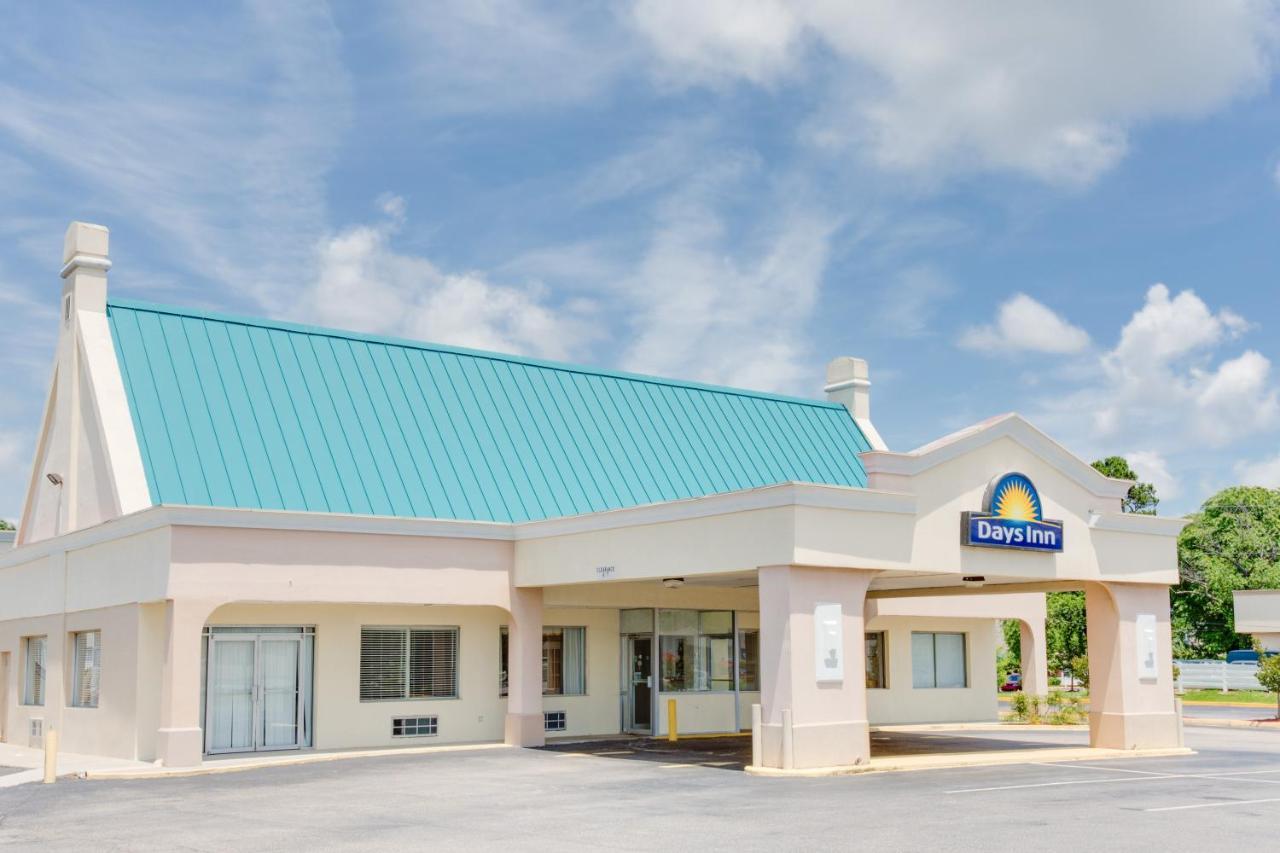 Days Inn By Wyndham Честер Экстерьер фото